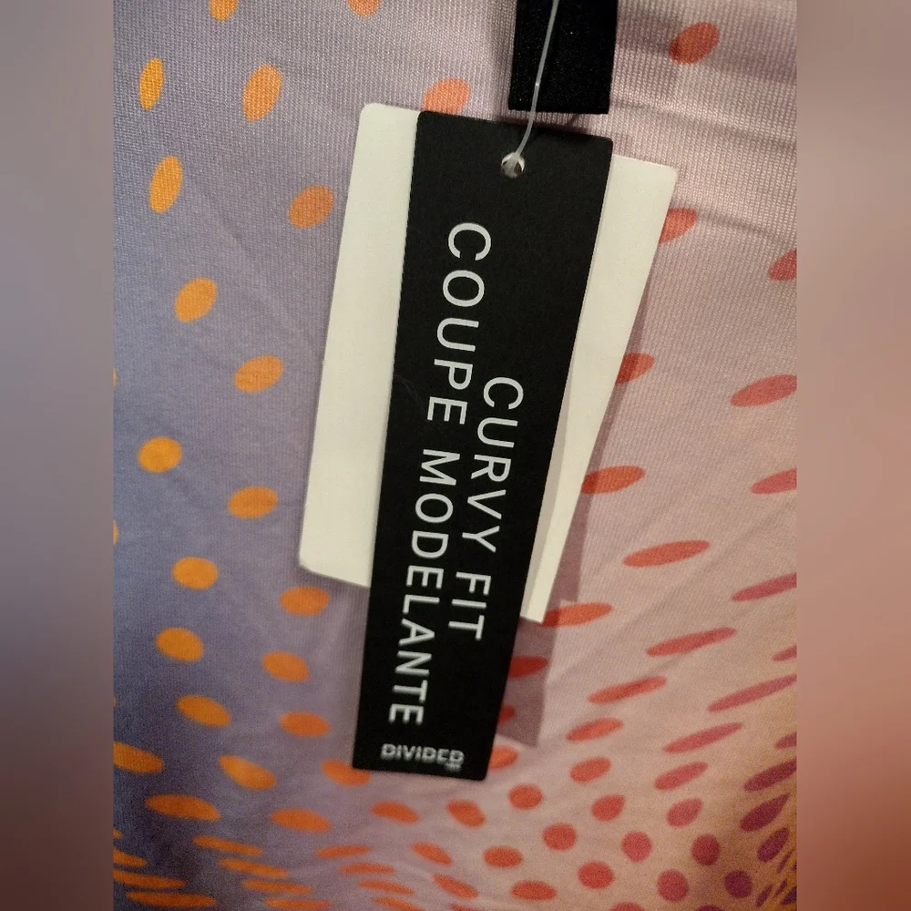 Divided Cut Out Ruched Crop Top - Picture 5 of 6